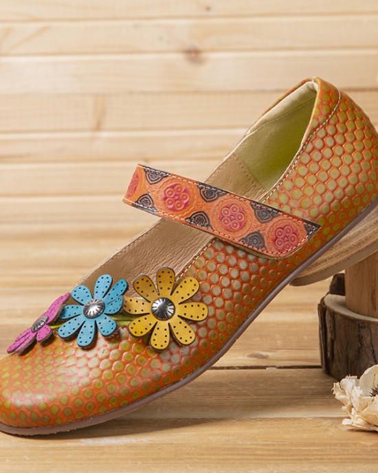 SOCOFY Flowers Decor Dot Printed Cowhide Leather Retro Ankle Strap Hook Loop Comfy Casual Flat Shoes SOCOFY Flowers Decor Dot Printed Cowhide Leather Retro Ankle Strap Hook Loop Comfy Casual Flat Shoes